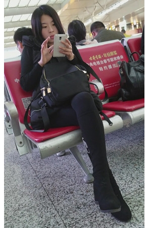 黑色高靴妹子