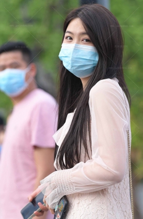 232519-9=82√清秀脱俗肉丝女生 14P