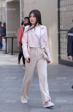 对镜头这一笑真是太甜了