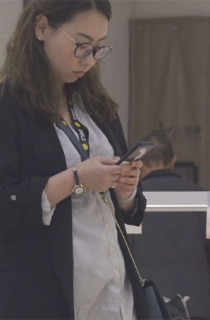 眼镜OL制服美女