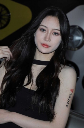 黑色小背心牛仔热裤2