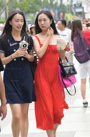 一席红裙赏心悦目/231228-1-32 12P