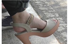 4k-极品高跟干净玉足美女，不断抖腿