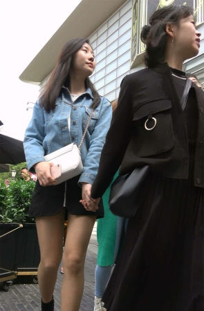 性感短裙美腿牛仔外套气质美女