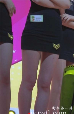 龙珠直播的性感包臀裙美腿女主播。