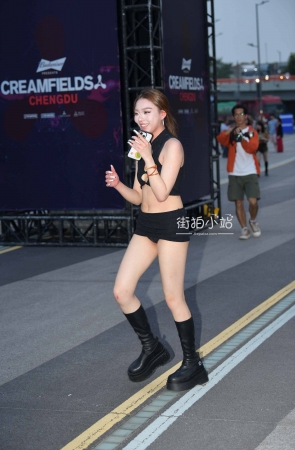 没有短，只有更短～时尚豪放小姐姐