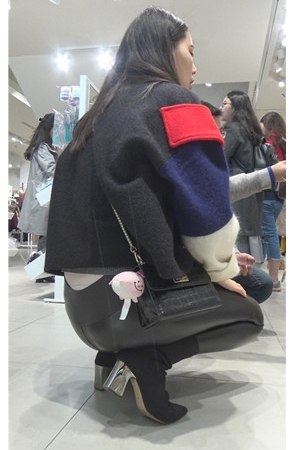 漂亮的黑色皮裤美女（二）[1.88G/MP4]