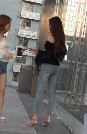 街拍高跟美足姐妹 [1.70 GB/avi]