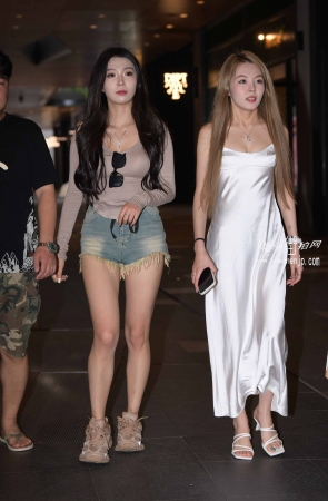 2261-14+96热裤美女 15P