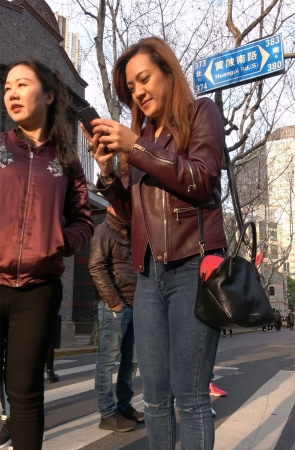 牛仔紧身皮衣成熟美女