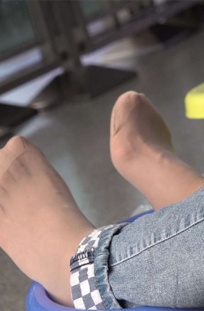 紧身牛仔，丝袜美足