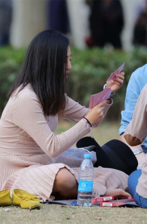 No624 遇到高冷型女子，看看她脚长啥样的念头就尤为强烈