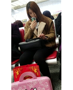 4k-喝纯牛奶的清纯小美女