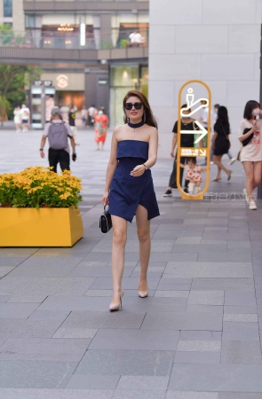 抹胸裙性感高跟美女