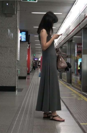 4K – 街拍等地铁的凉鞋少F