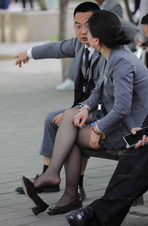 汽车销售顾问工作一天黑丝挑鞋歇歇 10P