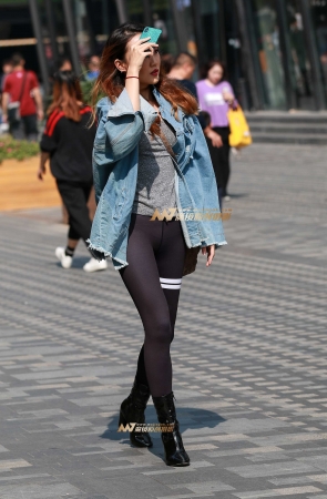 第1311篇边逛街边聊天