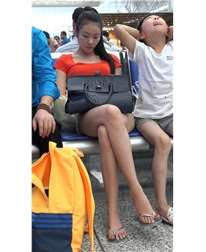 4K 银白人字拖裸足美女小姐姐 [7.01 GB]