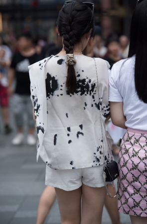 周末逛街的小姐姐