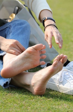 No1647 肤白貌美的青春美少女，美足修长细腻堪称好脚典范