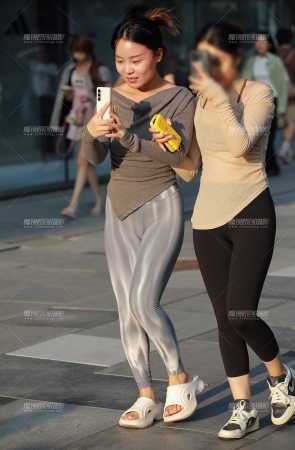 灰色性感瑜伽裤