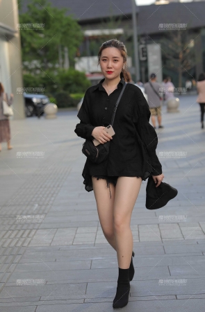 就喜欢这样的白皙肉感美腿