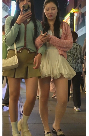 和闺蜜一起逛街