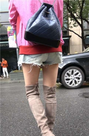 4K – 修长美腿街拍热裤高挑气质女神 [1.14 GB]