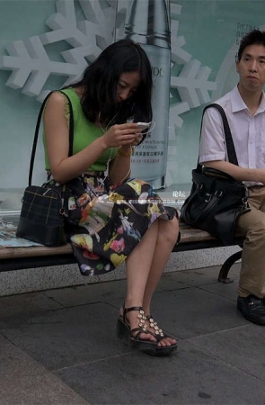 长裙坡高跟美妇