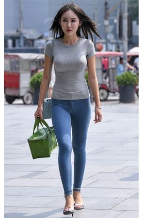 牛仔紧身裤小姐姐(30P)