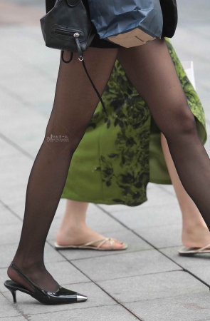 诱惑黑丝街拍高跟