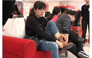 4K – 试鞋的牛仔美妇 [1.01 GB/MP4]