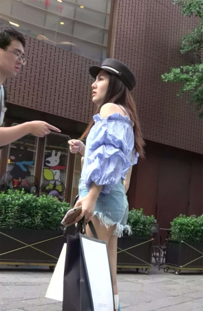 时尚靓丽超短牛仔热裤黑帽女神姐姐