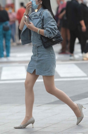 诱惑肉丝街拍高跟shaofu