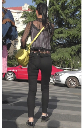 黑色紧身裤美女