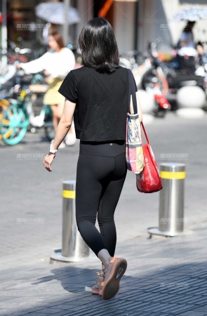 第1537篇黑色紧身美女