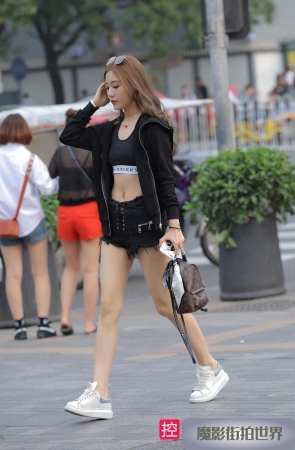 路肚脐的热裤小姐姐MJ567[245M]