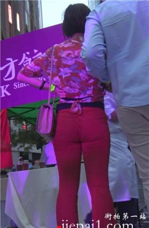 4k-丰满圆臀少F的紧身裤超屌，颜色变幻莫测 [1.57 GB]