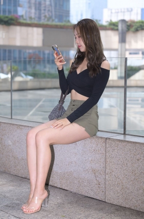 一始街拍作品  绿色短裙女孩 [740P1V-28.3GB]