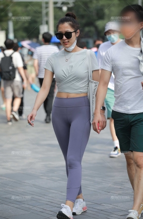 紫色瑜伽裤女友