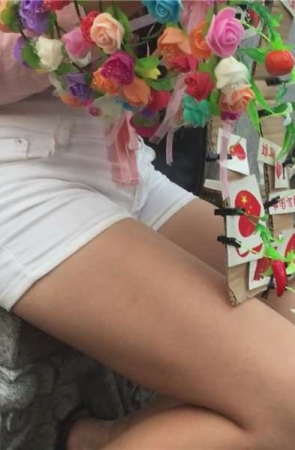 超长视频，街拍美三角性感美臀卖花女孩 [9.04 GB]