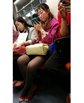 4k-脸上化妆红得跟猴屁屁一样的少妇。