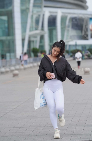 EVA街拍作品&白色紧身瑜伽裤 【套图+视频】