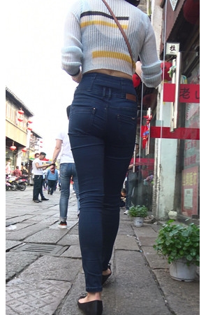 高腰牛仔裤妹子