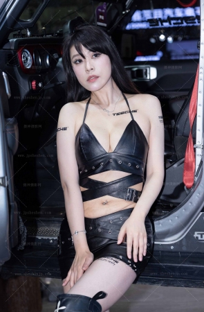 250328-22=30 去年穿着很暴露的熟女GT车模今年又拍到啦 6P