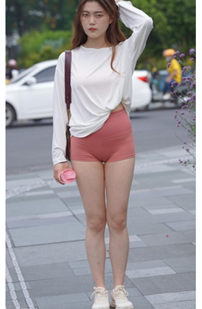 紧身高腰短裤骆驼趾月牙美女(1443P)[16.2G/JPG]