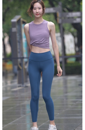蓝色瑜伽裤运动系高挑美女【套图+视频】