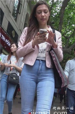 4k-街拍紧身蓝色牛仔裤美臀长腿女神姐姐 [1.64 GB]