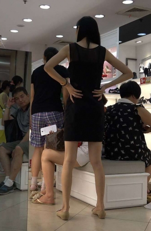 4K – 黑裙MM试鞋大片 [1.96 GB/MP4]