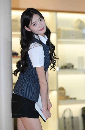 25612-6-83√纤细美腿女秘书 10P